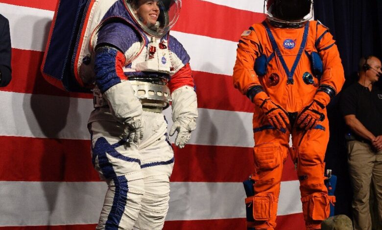 لباس فضایی خورشیدی که برای کار در اعماق فضا است