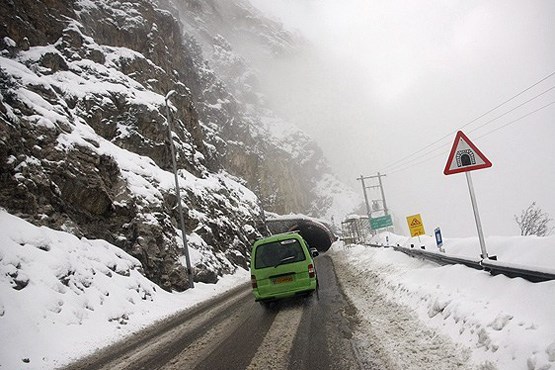 تردد روان در محورهای شمالی/ بارش برف در محور چالوس و هراز