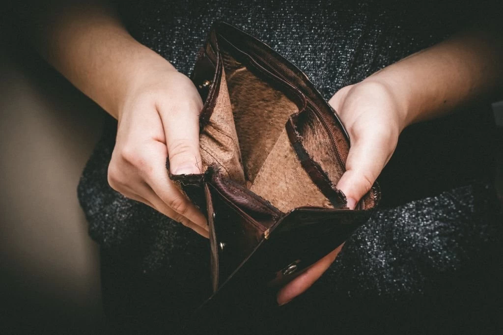 تاثیر منفی فشارمالی بیشتر از غم و اندوه است