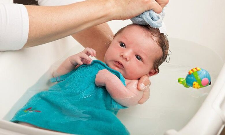 نکاتی که برای حمام کردن نوزاد به کار می آید