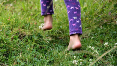 فواید راه رفتن با پاهای برهنه