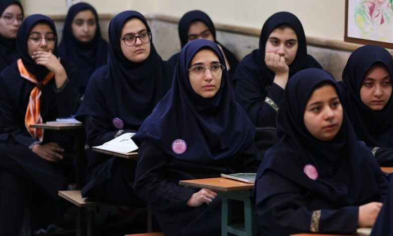 شرط ادامه تحصیل دختران متاهل در مدارس روزانه اعلام شد