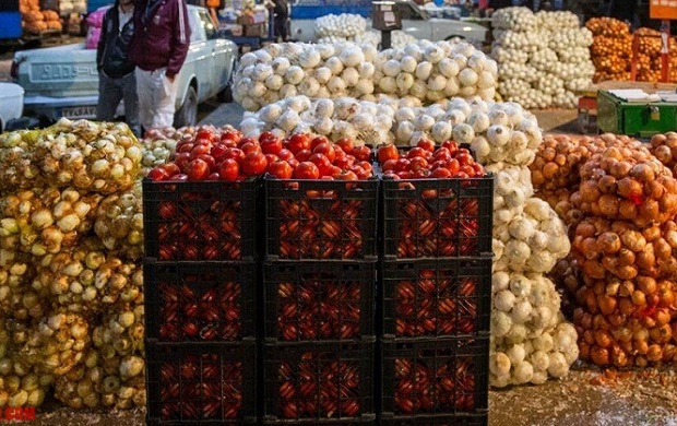 گوجه فرنگی و پیاز ارزان نمی‌شوند