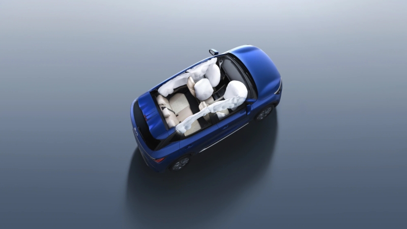 کراس اوور الکتریکی BYD Atto 3 Evo رونمایی شد و قرار است با سیستم ولتاژ بالای 800 ولت، چهار چرخ محرک و قابلیت شارژ سریع تر وارد بازارهای جهانی شود. این خودرو در 3.9 ثانیه به سرعت 100 کیلومتر بر ساعت می رسد و در 25 دقیقه از 10 تا 80 درصد شارژ می شود.