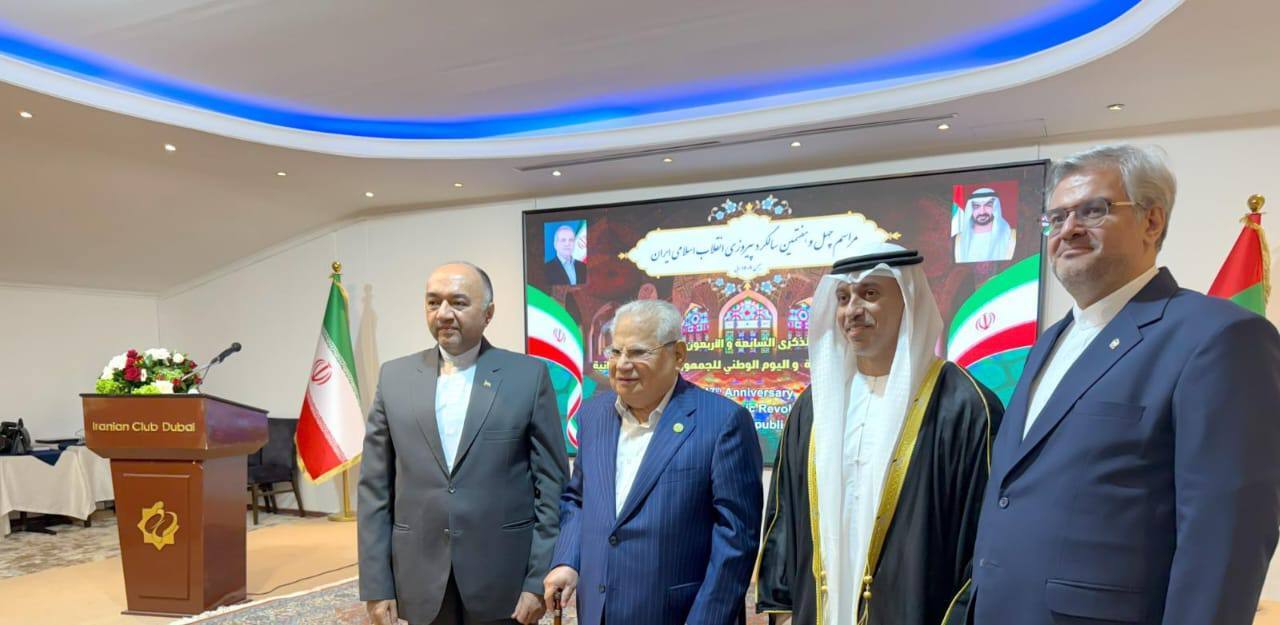 مراسم گرامیداشت روز ملی ایران و سالگرد پیروزی انقلاب در دبی با حضور علیرضا محمودی، مقامات اماراتی و نمایش صنایع دستی ایرانی.