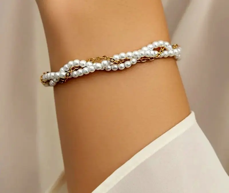دستبند مروارید و زنجیر مناسب استایل روزمره
