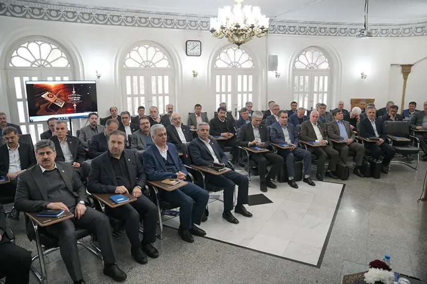 حمایت از تولیدکنندگان و حفظ رضایت مشتریان در افق بانک ملی ایران /تببین اهداف و برنامه های پایان سال با حضور روسای ادارات امور شعب