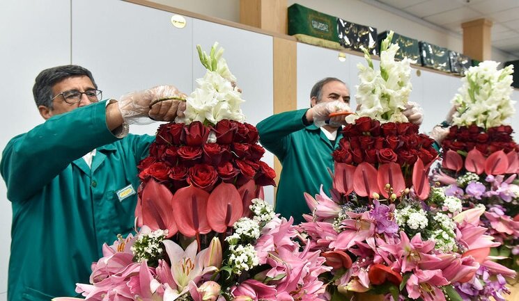 خادمان گمنام خورشید | روایتی از دست‌های پنهان خدمت در حرم رضوی که کمتر زائری از حال و هوای کارشان شنیده است