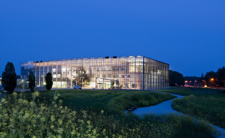 تنوع در فضای عمومی با گلخانه‌های شهری