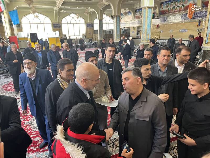 رئیس مجلس با پدرش به مراسم ختم رفت +عکس