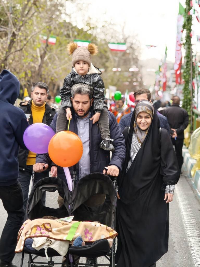 زنان حاضر در راهپیمایی ۲۲ بهمن در قاب تصویر صداوسیما + عکس