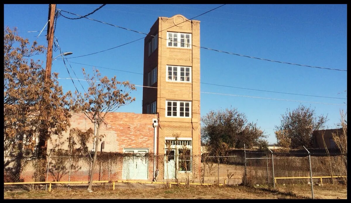 ساختمانی که نماد بی‌دقتی شد