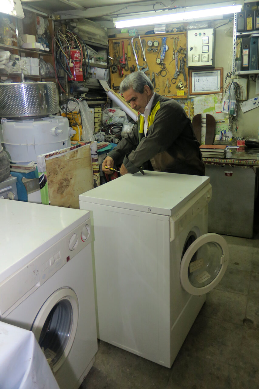 سبقت غیرمجاز تعرفهها | ارائه خدمات بیکیفیت و البته گران در روزهای خانهتکانی به دعوای تکراری مردم و برخی اتحادیهها تبدیل شده است