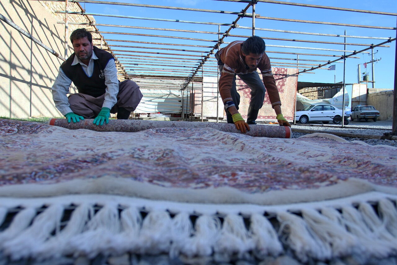 سبقت غیرمجاز تعرفهها | ارائه خدمات بیکیفیت و البته گران در روزهای خانهتکانی به دعوای تکراری مردم و برخی اتحادیهها تبدیل شده است