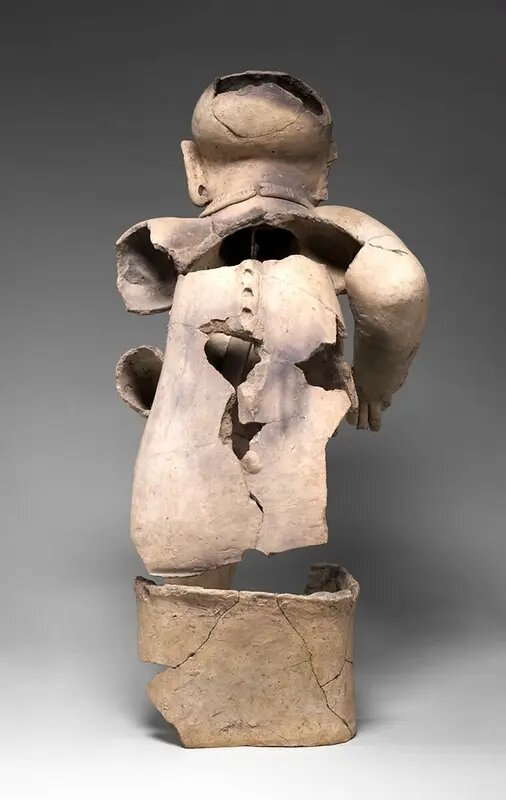 شاهکاری از یک تمدنِ ناپدید شده؛ پیرمرد ۲ هزار ساله در حال نشستن! | عکس