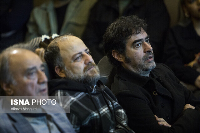 شهاب حسینی و رامبد جوان در مراسم چهلم یکی از جانباختگان | بازداشتی‌ها را آزاد کنید | ببینید