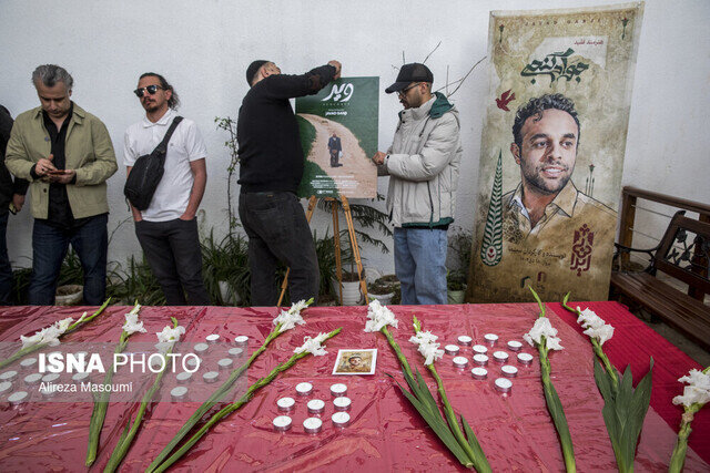 شهاب حسینی و رامبد جوان در مراسم چهلم یکی از جانباختگان | بازداشتی‌ها را آزاد کنید | ببینید