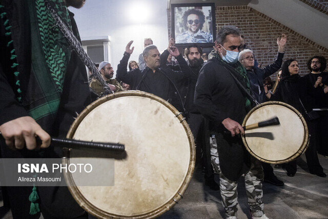 شهاب حسینی و رامبد جوان در مراسم چهلم یکی از جانباختگان | بازداشتی‌ها را آزاد کنید | ببینید