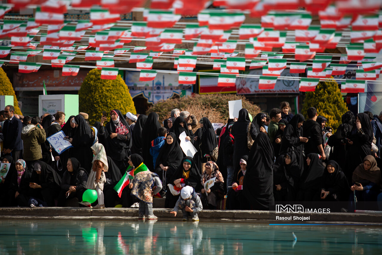 شهر بی‌مرز؛ اصفهان ۲۲ بهمن میزبان تمام نسل‌ها شد