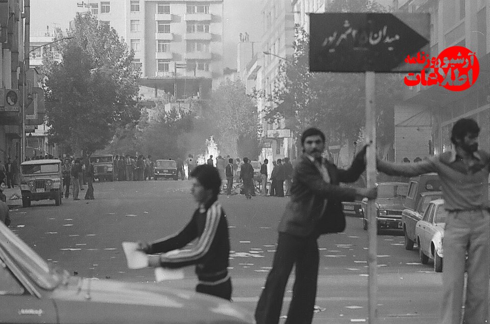 عکس‌های تماشایی از بهمن ۱۳۵۷، از کاخ نیاوران تا خیابان انقلاب!