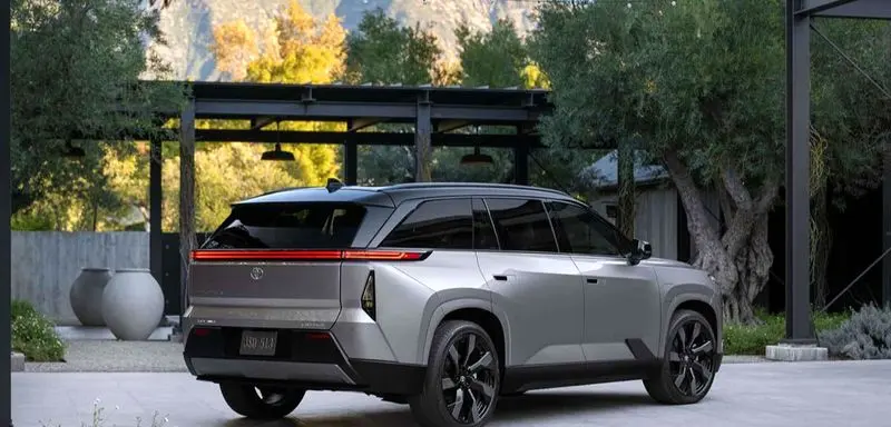 تویوتا هایلندر EV 