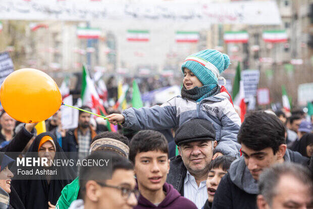 ملت ایران در سالی سخت طومار دشمن را پیچیدند!