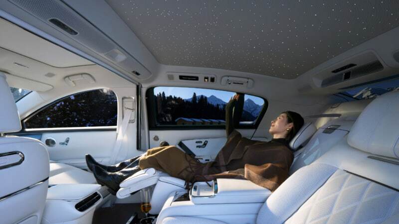 سدان انرژی نو ماکسترو اس800 از هواوی و JAC تا ژانویه 2026 عنوان پرفروش ترین سدان لوکس در چین را حفظ کرد. این خودرو در مجموع بیشتر از ب ام و سری7 و مرسدس بنز اس کلاس فروش داشته است./