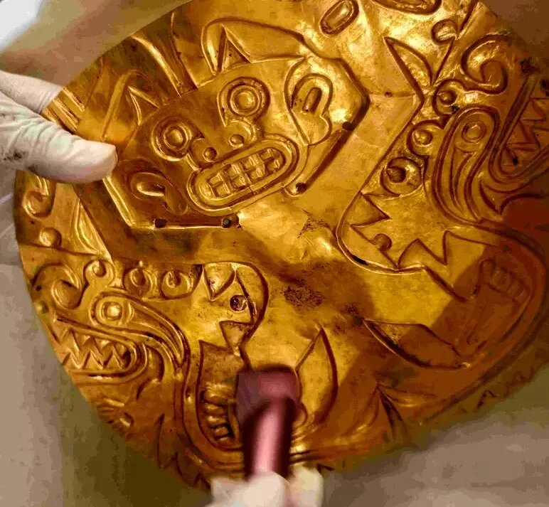 گنج کوزه‌ها و طلاها در مقبرۀ هزار ساله! | عکس