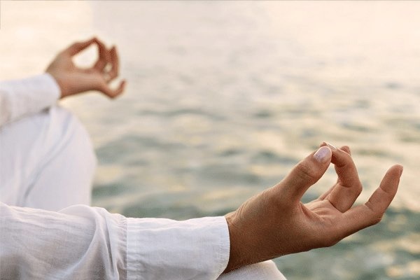 ۵ روش علمی برای کاهش درد با کمک ارتباط ذهن و بدن